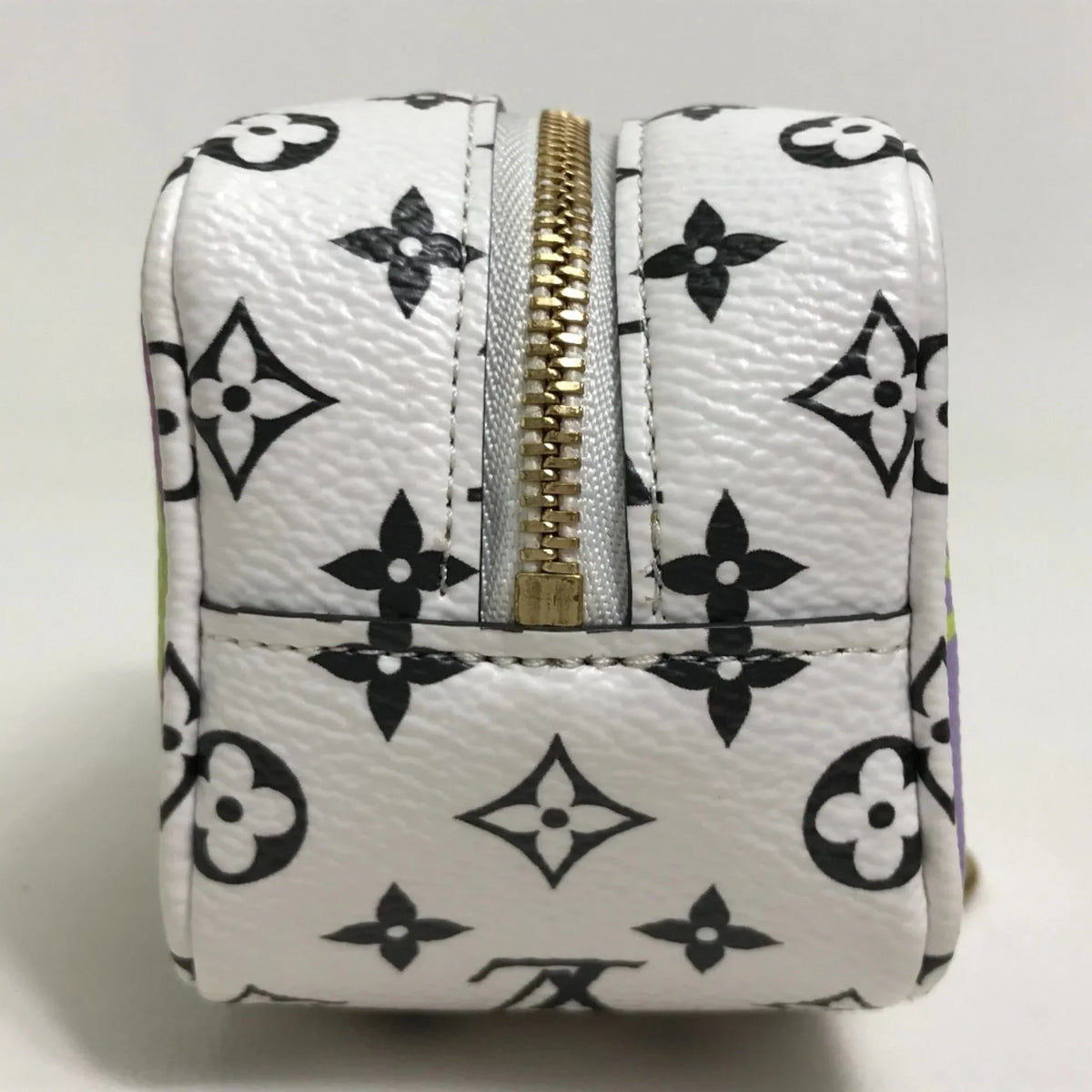 Pre-Owned LOUISize VUITTON M67669 Monogram Giant Portomone Cube Accessory Pouch Canvas Women's Ivory/Multicolor (Good)